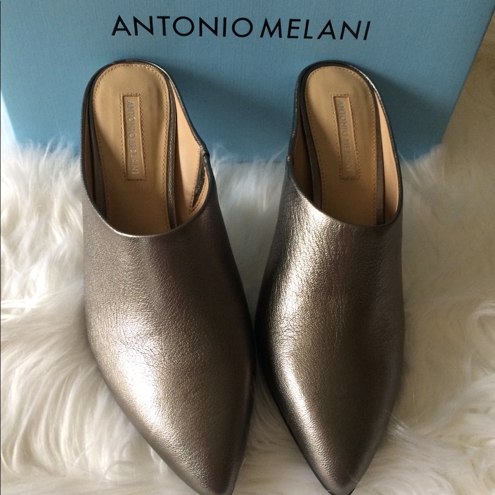 NWT Antonio Melani pewter leather slide shoe